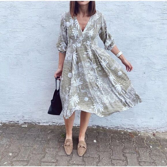 DESMOND & DEMPSEY x H&M Pleated Dress Light Khaki Green - Picture 1 of 5